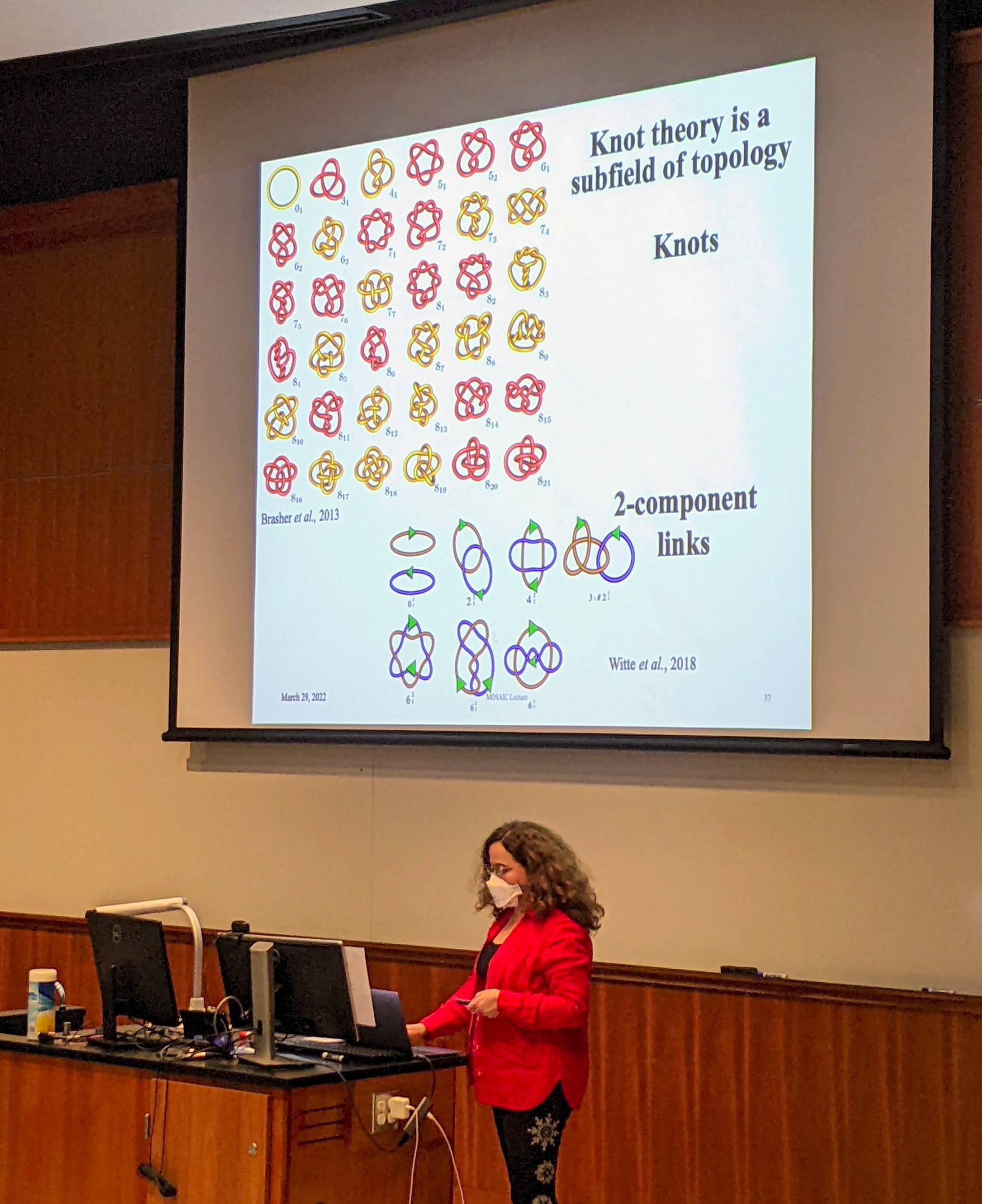 A photo of Dr. Maria Vazquez Presenting the 2022 Mosaic Lecture